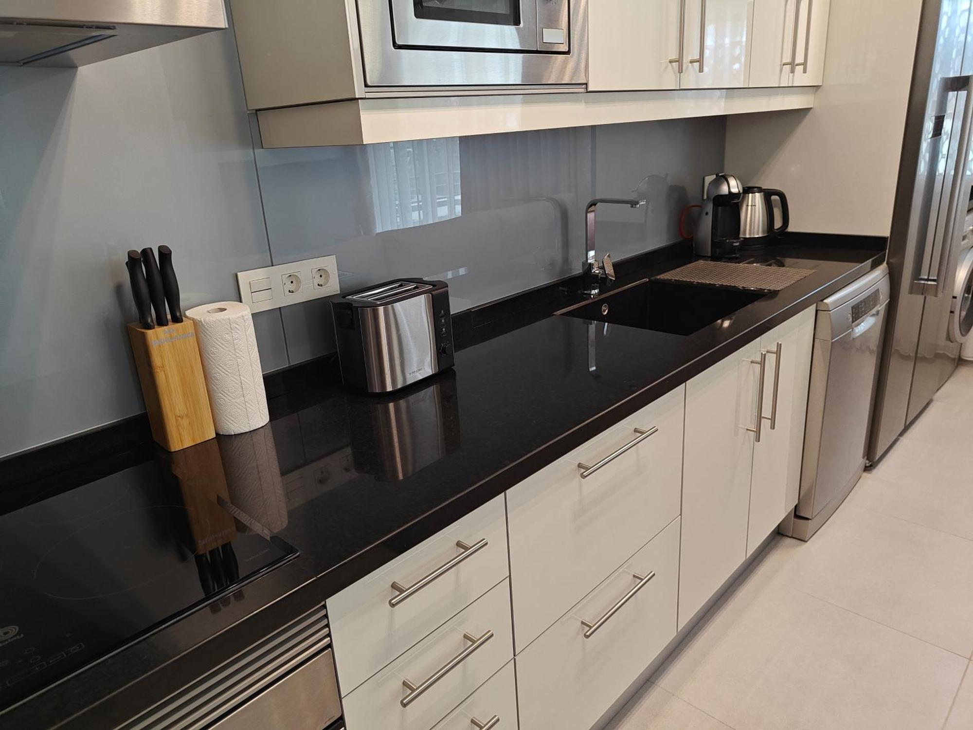 Sun Apartment - 3 Bedrooms, Priv Parking, Pool, Ac, Tv Channels, Fibre Net Los Cristianos  Eksteriør billede