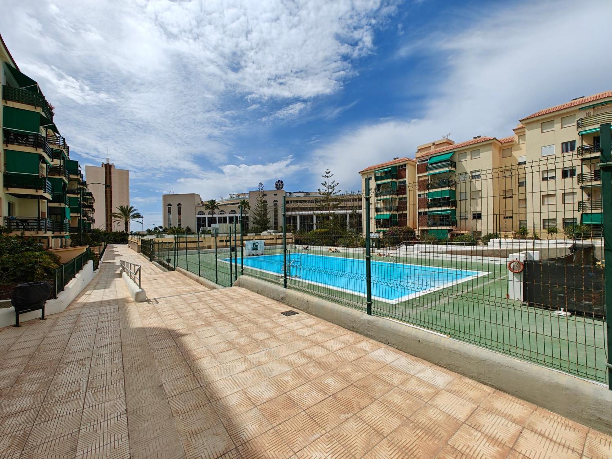 Sun Apartment - 3 Bedrooms, Priv Parking, Pool, Ac, Tv Channels, Fibre Net Los Cristianos  Eksteriør billede
