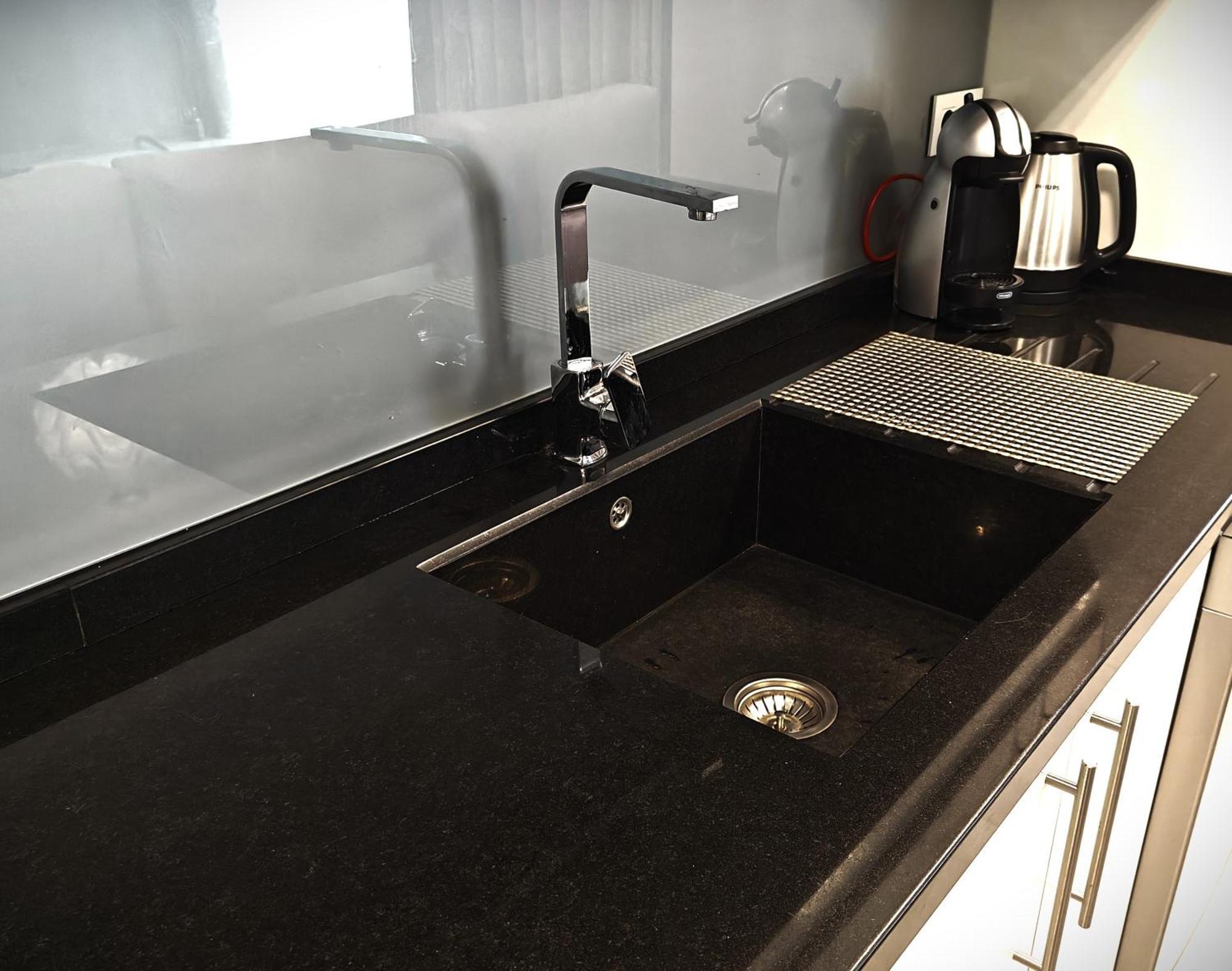 Sun Apartment - 3 Bedrooms, Priv Parking, Pool, Ac, Tv Channels, Fibre Net Los Cristianos  Eksteriør billede