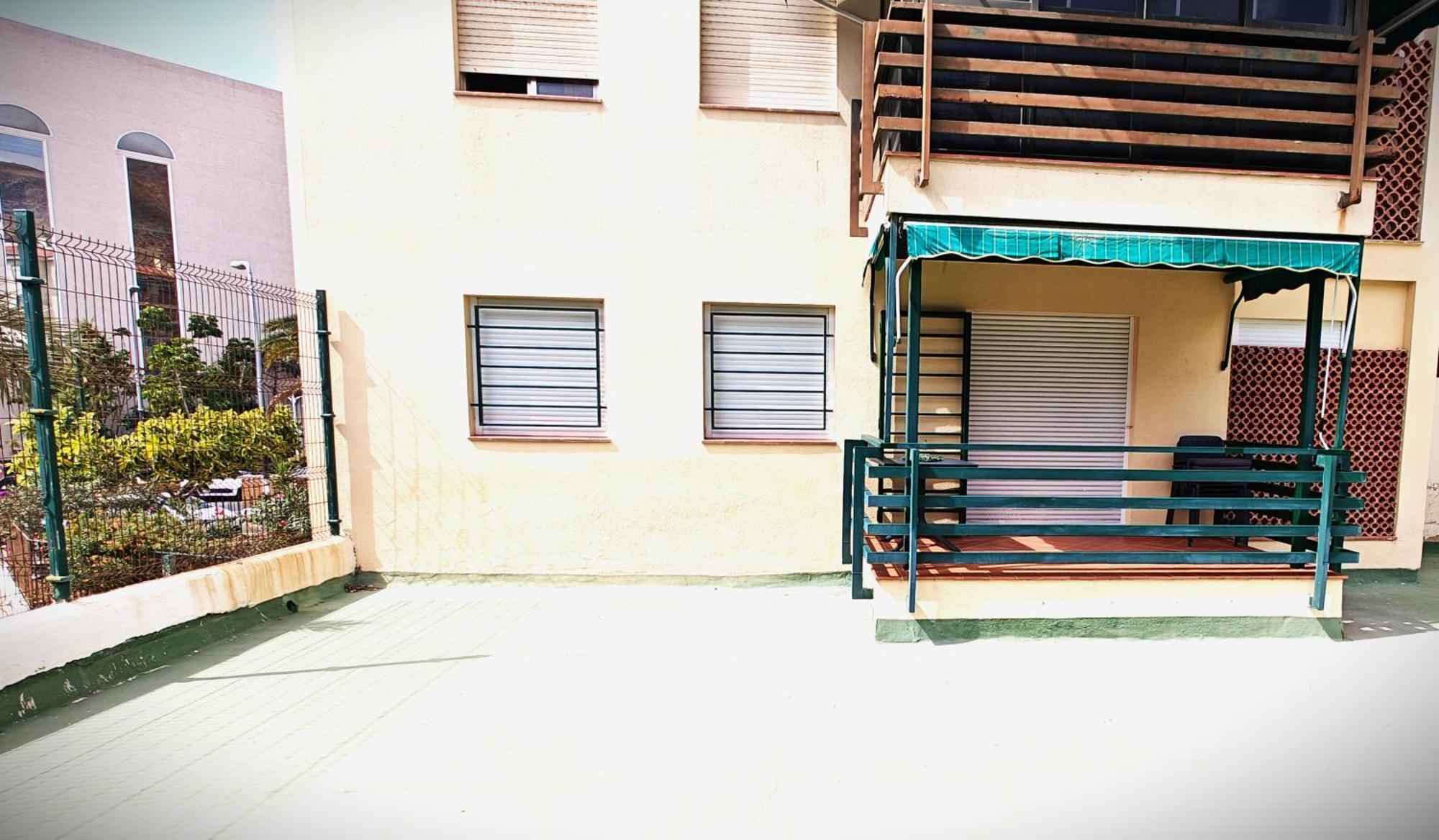 Sun Apartment - 3 Bedrooms, Priv Parking, Pool, Ac, Tv Channels, Fibre Net Los Cristianos  Eksteriør billede