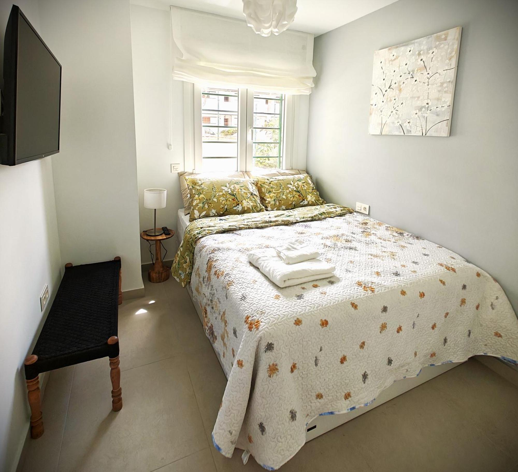 Sun Apartment - 3 Bedrooms, Priv Parking, Pool, Ac, Tv Channels, Fibre Net Los Cristianos  Eksteriør billede