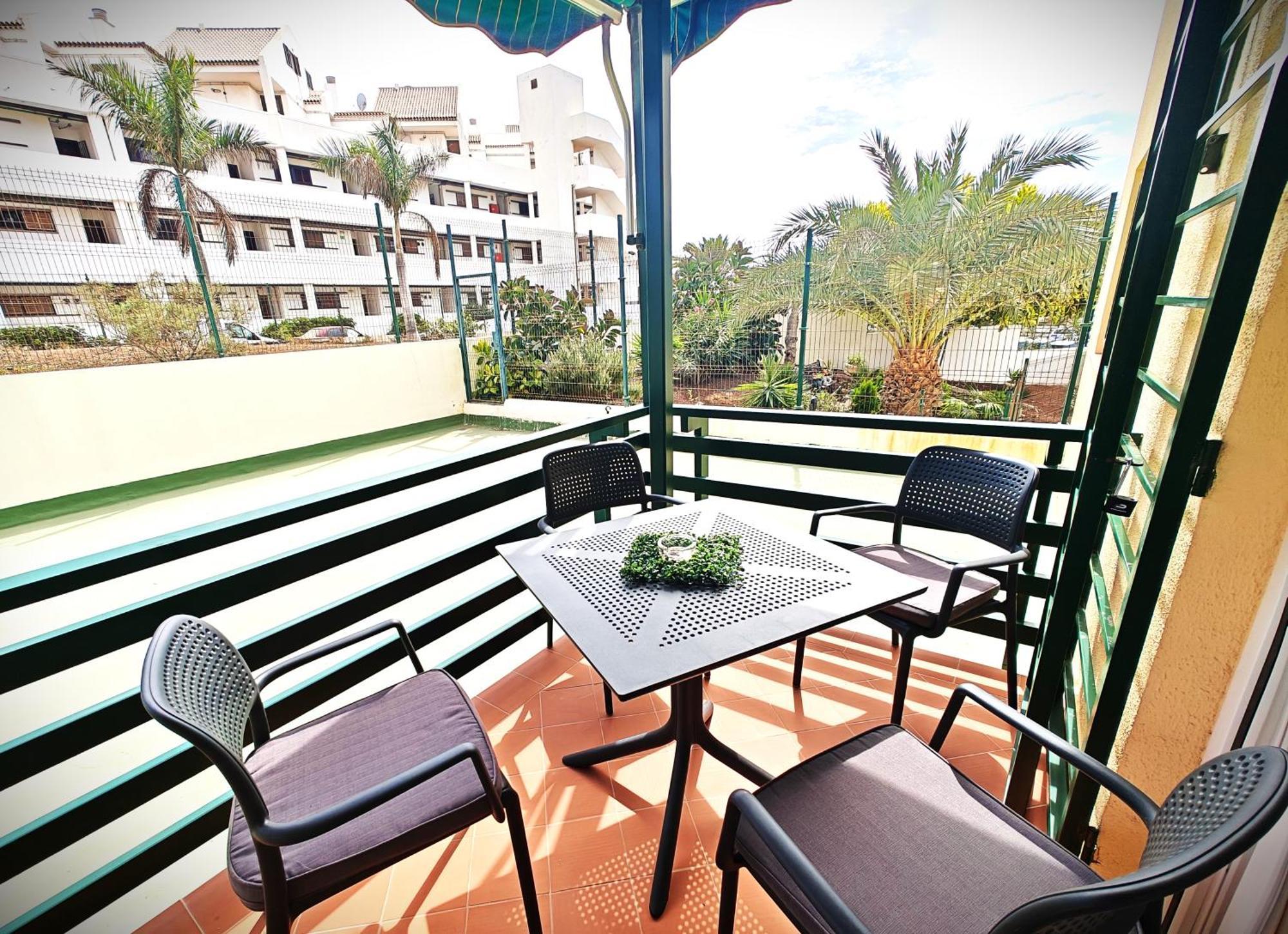 Sun Apartment - 3 Bedrooms, Priv Parking, Pool, Ac, Tv Channels, Fibre Net Los Cristianos  Eksteriør billede