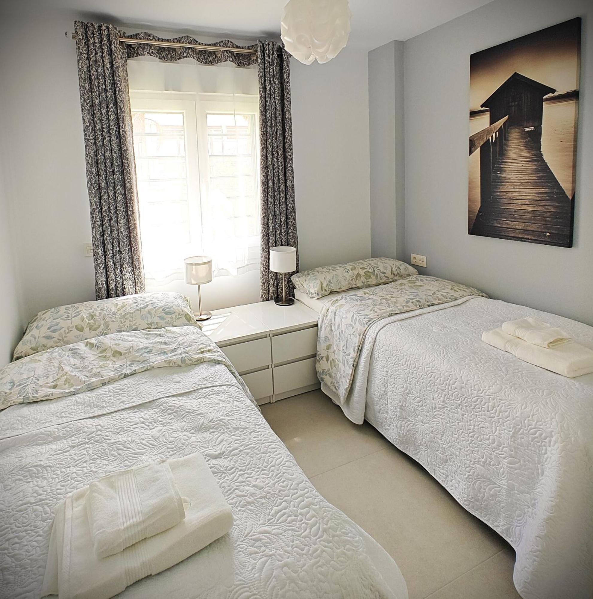 Sun Apartment - 3 Bedrooms, Priv Parking, Pool, Ac, Tv Channels, Fibre Net Los Cristianos  Eksteriør billede
