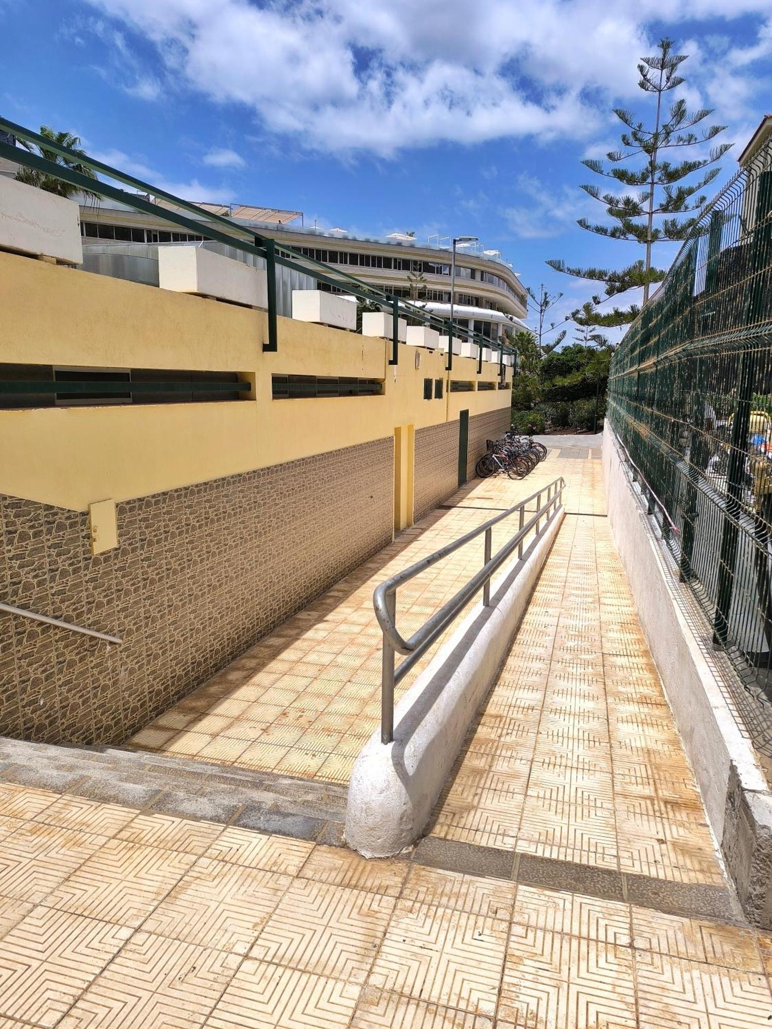 Sun Apartment - 3 Bedrooms, Priv Parking, Pool, Ac, Tv Channels, Fibre Net Los Cristianos  Eksteriør billede